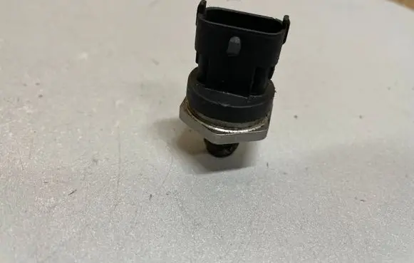 Fuel pressure sensor