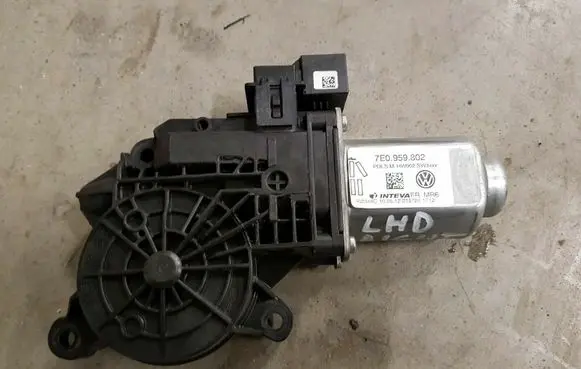 Volkswagen Transporter - Caravelle T5 Front door window regulator motor 7E0959802