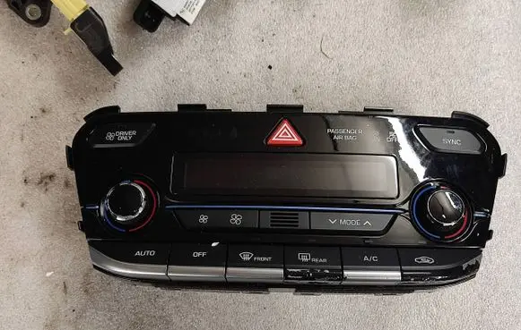 Hyundai Ioniq Climate control unit SN07005 190111 SN7005