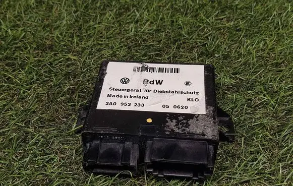 Volkswagen PASSAT B4 Alarm control unit/module 3A0953233 050620