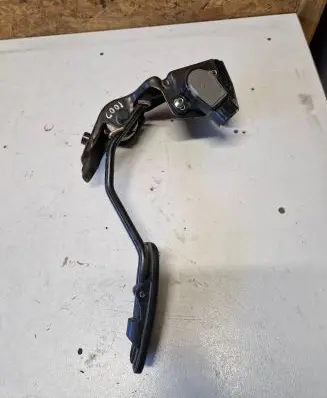 Toyota Corolla E120 E130 Accelerator throttle pedal 8928147010 D7670 024002401A