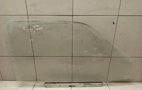 Opel Kadett E Front door window/glass (coupe) 