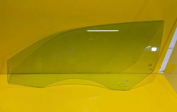 Volkswagen Scirocco Front door window glass four-door E943R-000017
