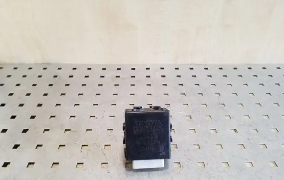 Toyota Auris 150 Window wiper relay 8594002040 4230001070