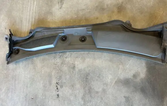 Mercedes-Benz CLA C117 X117 W117 Wiper trim A1768300013 8B4899015