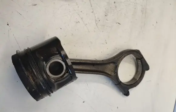Peugeot 607 Piston with connecting rod