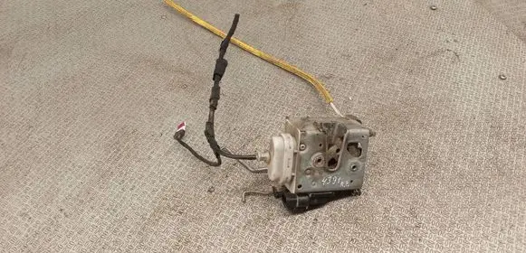 Audi A3 S3 8L Front door lock 8L1837015A