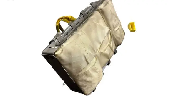 Toyota Prius (XW20) Passenger airbag 8214047020 DVK5000