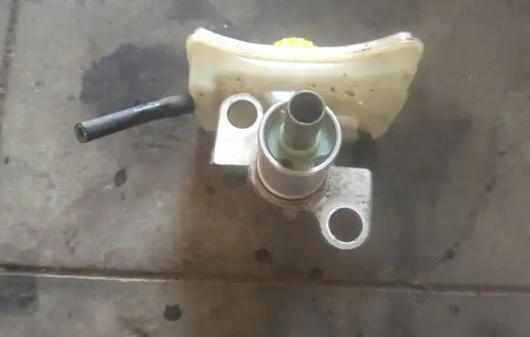 Volkswagen PASSAT B5.5 Master brake cylinder 8e0611301b