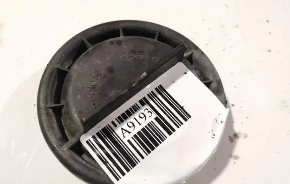 Headlight/headlamp dust cover