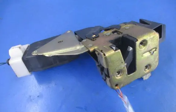 Mitsubishi Space Star Front door lock