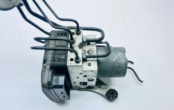 BMW 7 F01 F02 F03 F04 ABS Pump 6851382 6851384