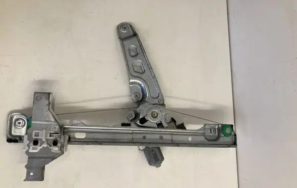Peugeot 3008 I Front door window regulator with motor 9682808980