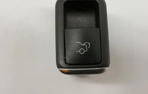 Mercedes-Benz E W212 Tailgate opening switch 10075007 A2079050051 10023676
