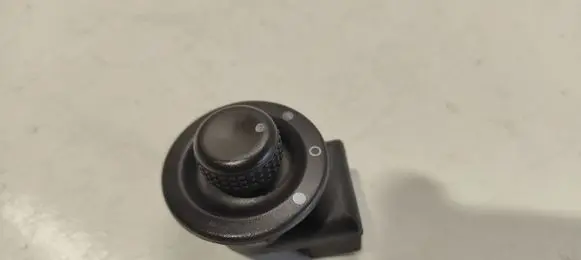 Wing mirror switch