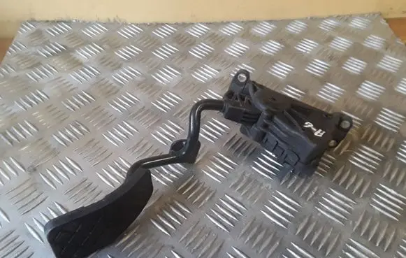 Audi A6 S6 C6 4F Accelerator throttle pedal 4F2721523 6PV00898402