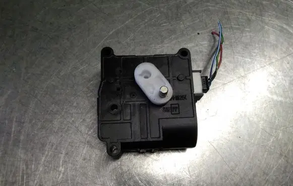 Toyota Corolla Verso E121 Air flap motor/actuator 1138002051