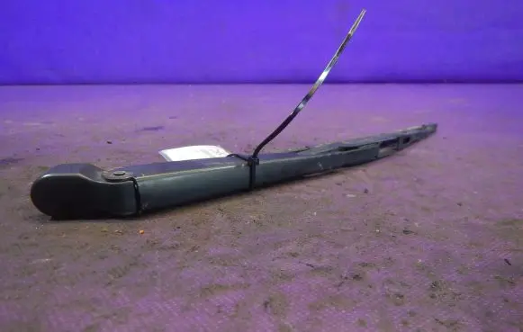 Ford C-MAX I Rear wiper blade arm