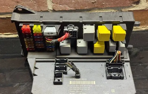 Mercedes-Benz Sprinter W906 Comfort/convenience module A9065453001 A9064420600 A9065450601