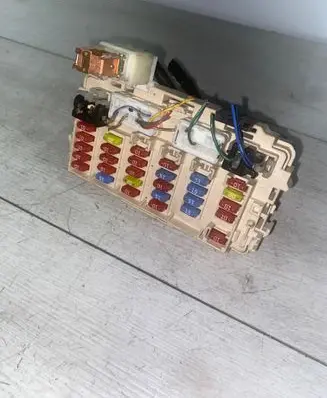 Nissan X-Trail T30 Fuse module A0084