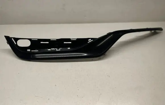 Front bumper splitter molding
