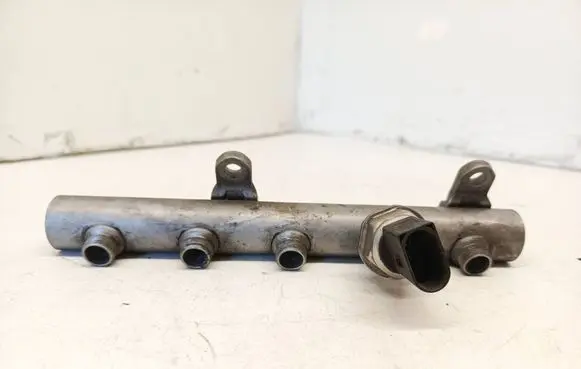Audi Q7 4L Fuel main line pipe 059130758E