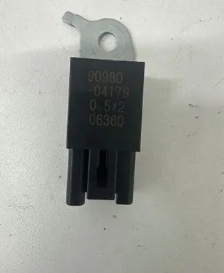 Toyota Avensis T270 Other relay 90980 05X2 04179