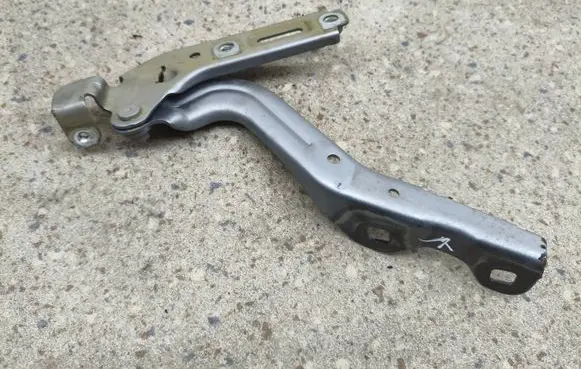 Chrysler Pacifica Engine bonnet/hood hinges 