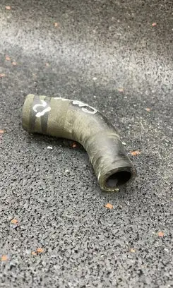 Audi A4 S4 B9 Engine coolant pipe/hose 04L121157