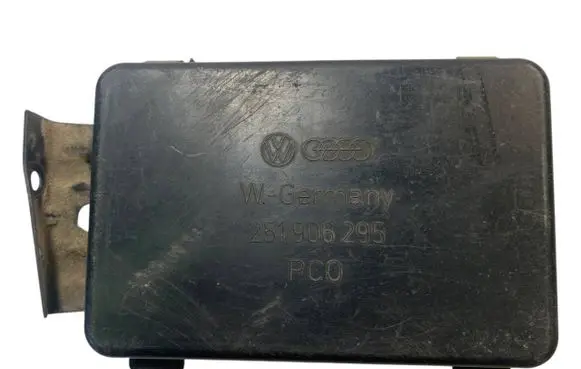 Volkswagen Transporter - Caravelle T3 Fuse box cover 251906295