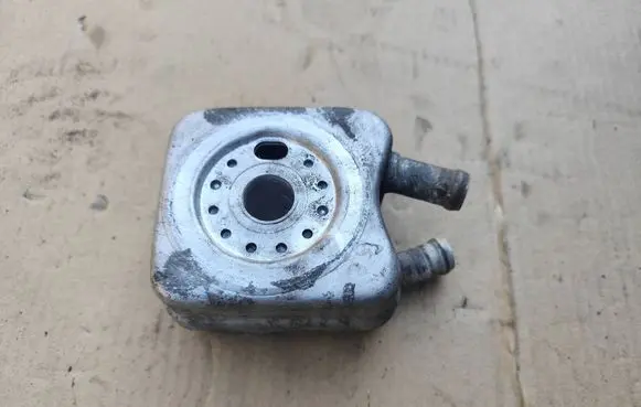 Skoda Fabia Mk1 (6Y) Oil filter mounting bracket 028117021k