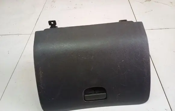 Glove box