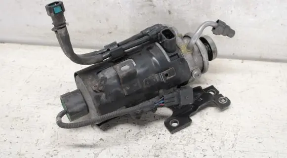 Hyundai i40 Fuel filter bracket/mount holder F2400050