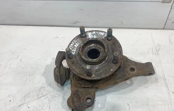 Hyundai Santa Fe Front wheel hub spindle knuckle