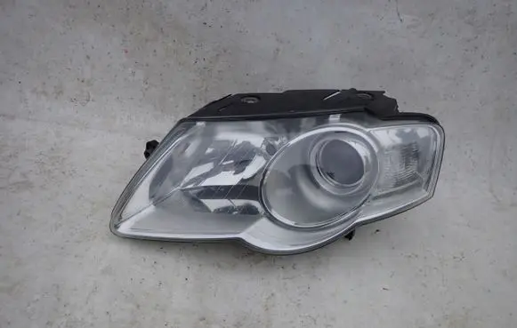 Volkswagen PASSAT B6 Headlight/headlamp
