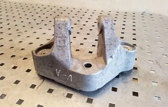 Nissan X-Trail T32 Engine mounting bracket