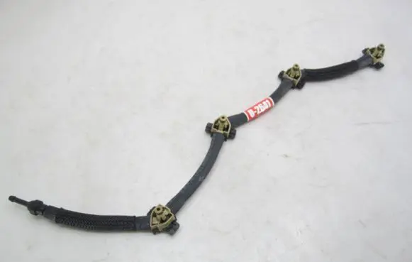 Volkswagen Tiguan Fuel injector supply line/pipe 