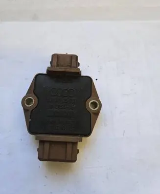 Audi TT Mk1 Ignition amplifier control unit 4A0905351 DS405 2890