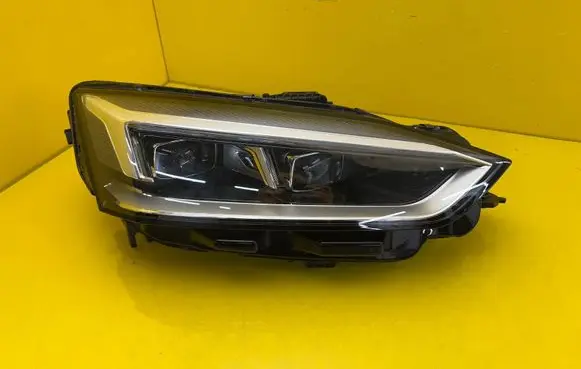 Audi A5 Headlight/headlamp 8W6941036
