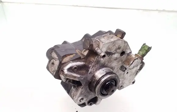 Volvo S80 Fuel injection high pressure pump 0445010111 8692521