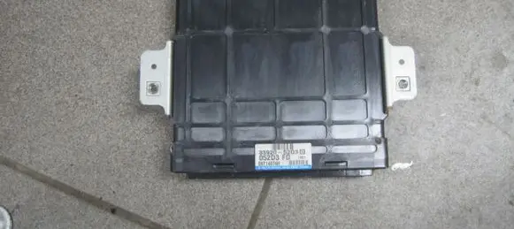 Suzuki Grand Vitara I Engine control unit/module 3392052D3