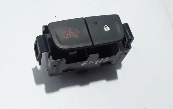Renault Trafic III (X82) Hazard light switch 252100622R