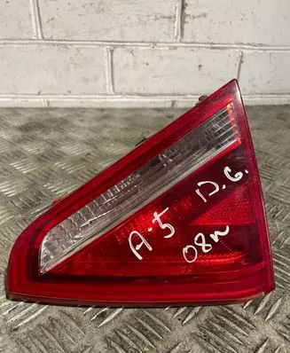 Audi A5 8T 8F Tailgate rear/tail lights 8T0945094 AU484