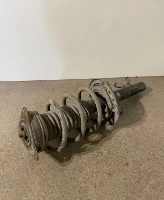 Nissan X-Trail T32 Front shock absorber with coil spring 543024CB1D