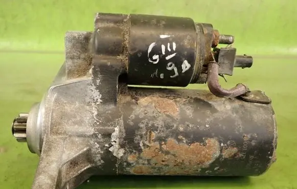 Volkswagen Golf III Starter motor