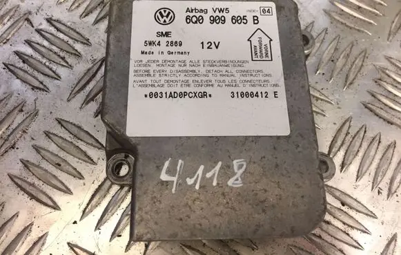 Volkswagen PASSAT B5.5 Airbag control unit/module 6Q0909605B 4118