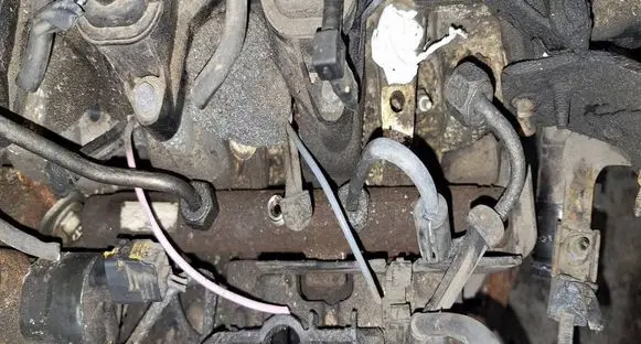 Renault Scenic III - Grand scenic III Fuel main line pipe 