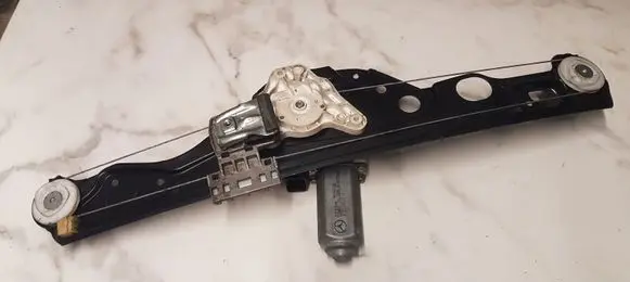 Mercedes-Benz E W211 Front door window regulator with motor A2117300146
