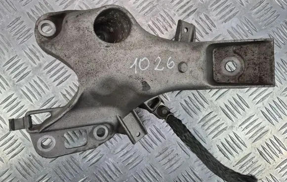 BMW X5 E70 Engine mounting bracket 6772673