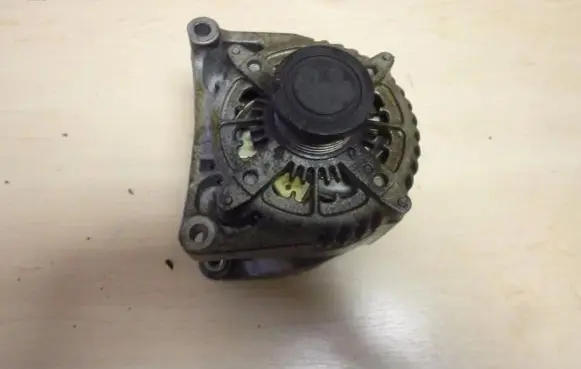 BMW 4 F32 F33 Generator/alternator 7605478 VD1595